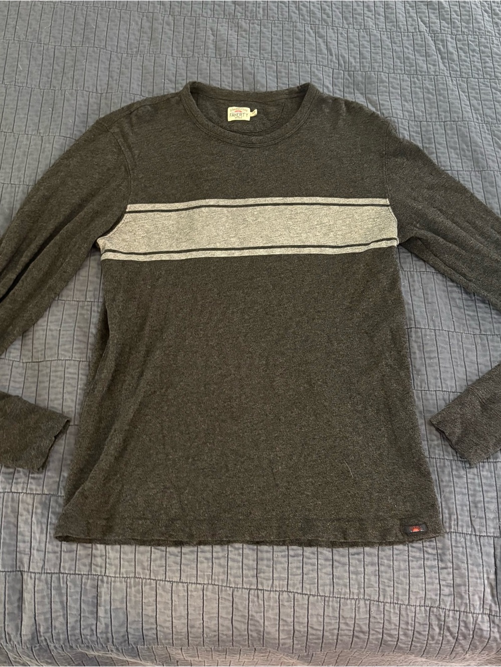 Faherty Dark Charcoal Crewneck Sweater with Heather Gray Chest Stripe Size Small